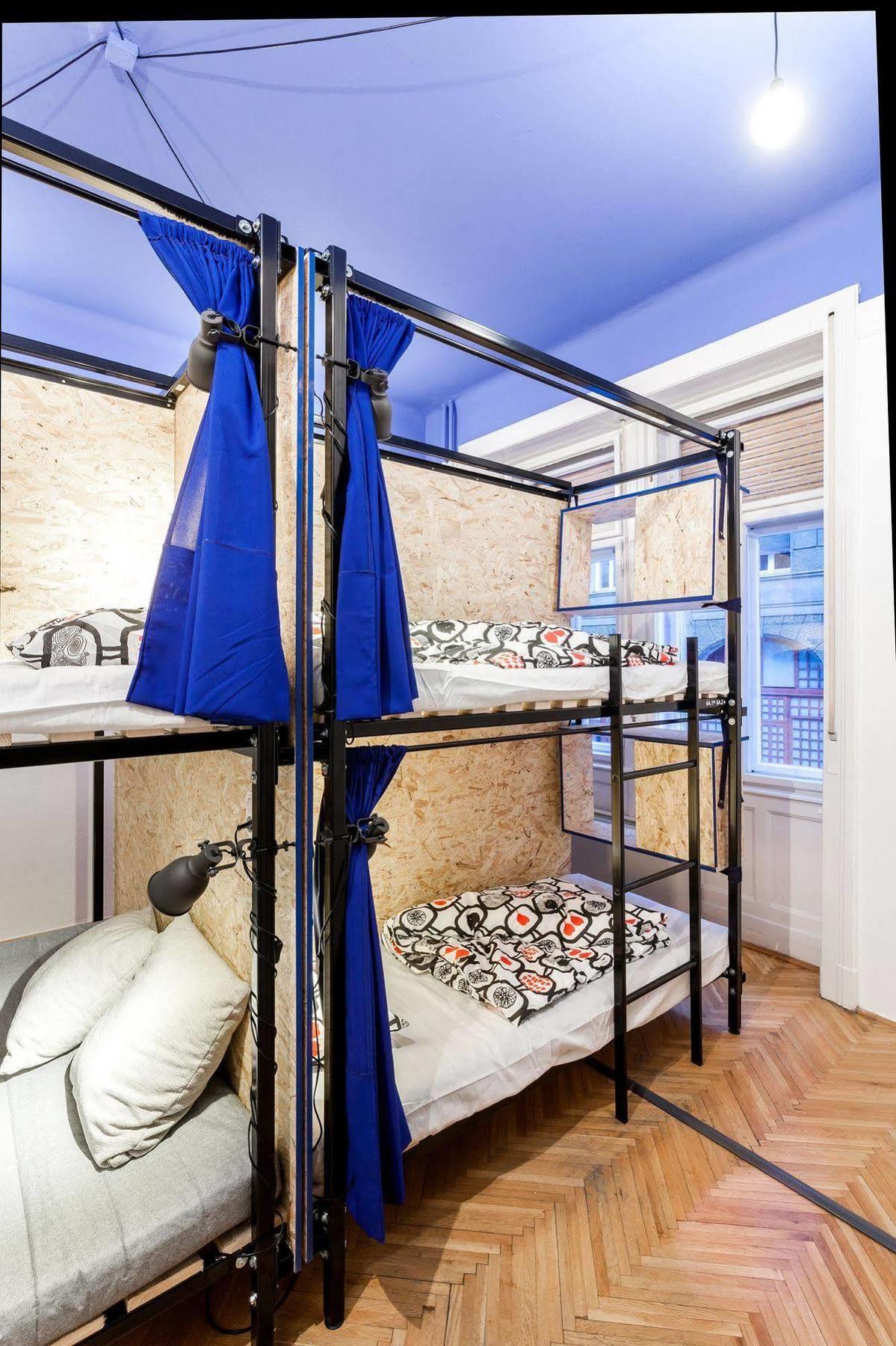 Homeplus Hostel บูดาเปสต์ ภายนอก รูปภาพ